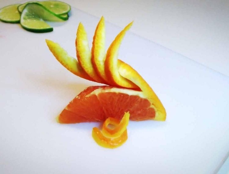 Pomarančová kôra na ozdobu dezertov obloha-ozdoba-jedlo-ovocie-pomaranč-jemné-dezerty-torty-ozdoba-najemno nakrájané
