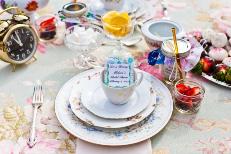 svadobná sprcha záhradný riad nápad nápad budík starožitný obrus kvet