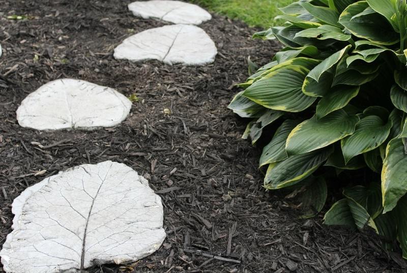 Záhradná dekorácia-nášľapné kamene-betón-listy-tvar-vyrobte si sami