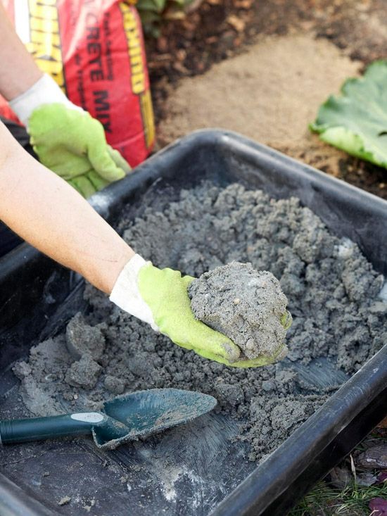 Záhradná dekorácia na miešanie betónu s miešaním vody