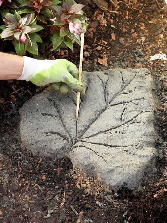 Záhradná dekorácia tvaru listu stromu