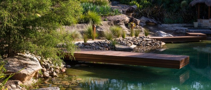 záhradný dizajn lávka drevo záhradná cesta bazén rybník