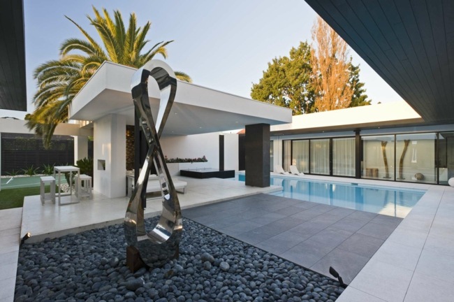 moderná skalka rozložila okruhliaky vytvorte trávnik sochy kamienkov