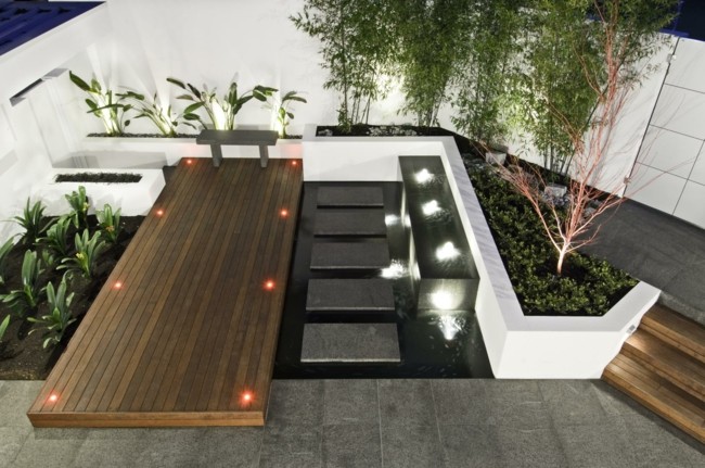 Malé záhradné rohy terasy jazierko Rohové terasy Rybník Kamenné dosky Drevené mostíky