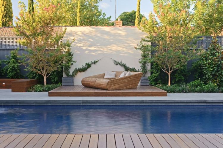 Záhradný dizajn pri bazéne s rastlinami záhradný dizajn postele-rastliny-denné lezenie-rastliny-bazén