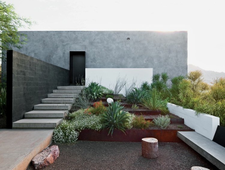 záhradné schody do svahu oceľová oporná stena lavička betón