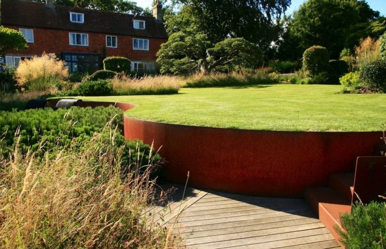 záhradná oporná stena kovová cortenová oceľ plocha trávnika cortenová oceľ