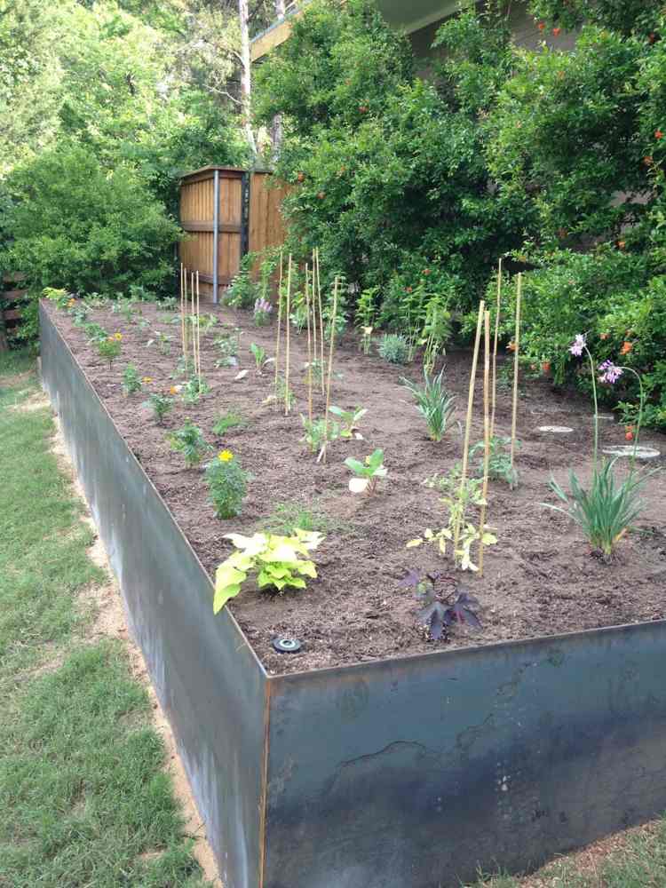 oceľová podstielka montujúca záhradný dizajn kov