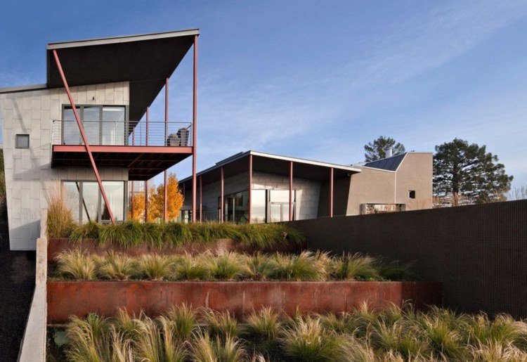 záhradné terasy terasa záhradný dizajn zrútený múr alebo desať sťahujúcich okrasných tráv