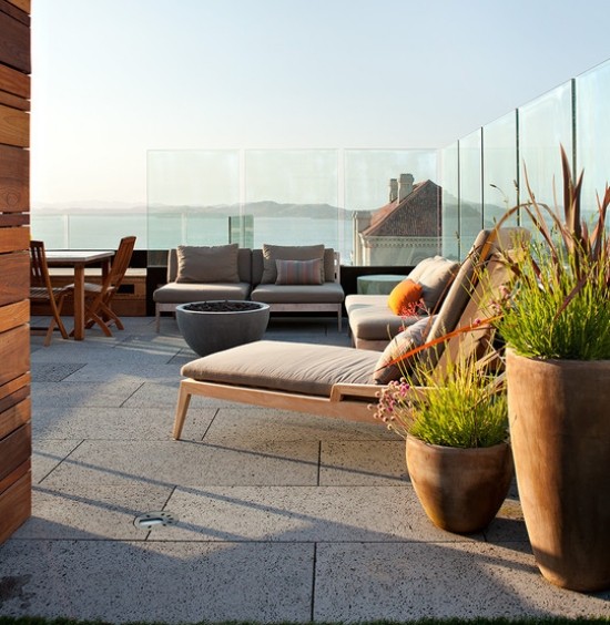 nápady na sklenené zábradlie pre záhradný balkón proti vetru