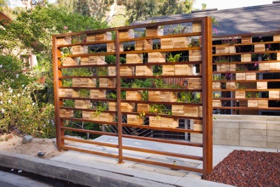 nápady na drevený kvetináč pre záhradný balkón vetrolam