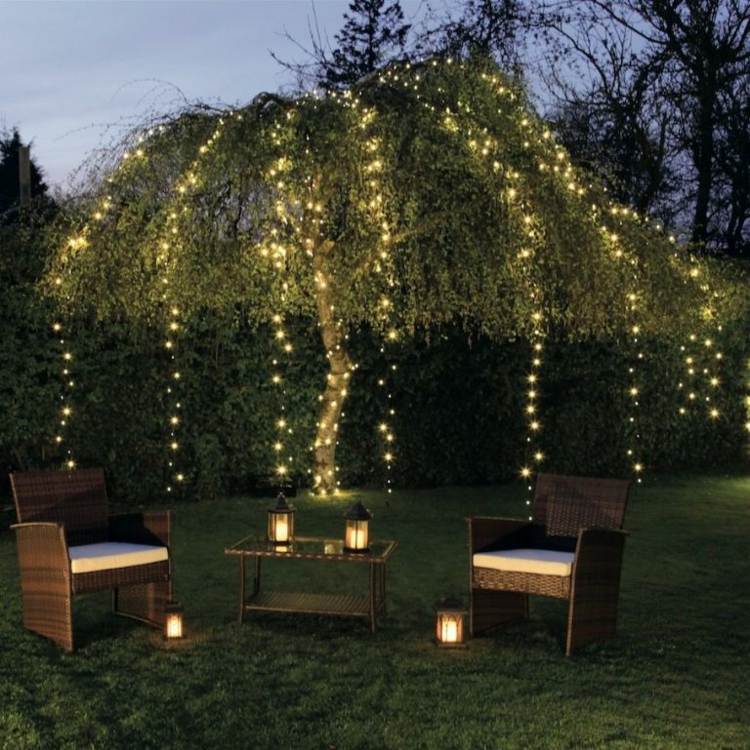 strom-záhrada-osvetlenie-lampáše-nápady-víla svetlá