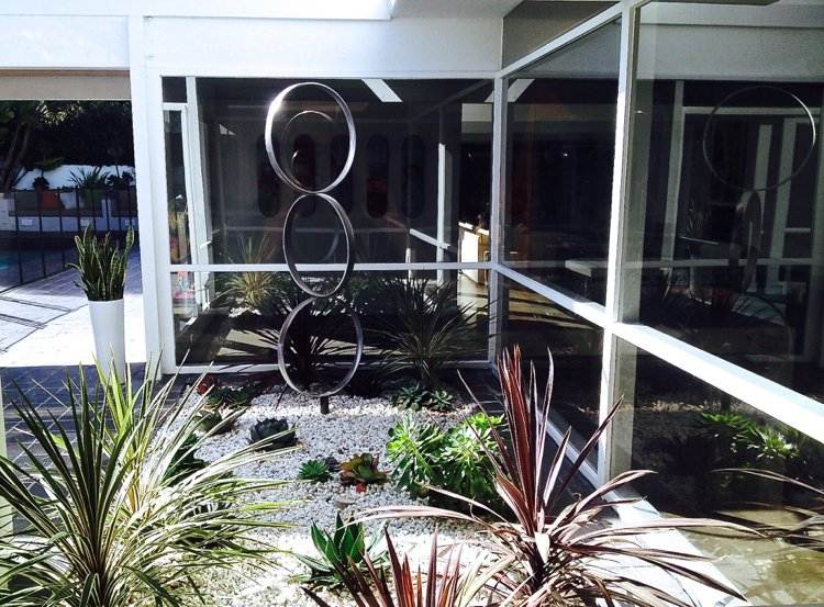 Záhradná dekorácia z nehrdzavejúcej ocele -minerály-figúrky-guľa-socha-kruhy-predná záhrada-moderné