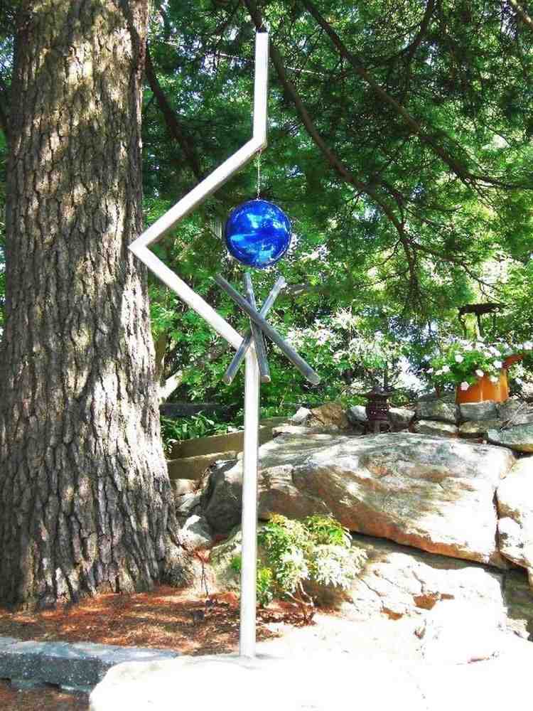 záhradná dekorácia-nerez-nerez-figúrky-socha-guľa-sklo-modrá-vertikálna