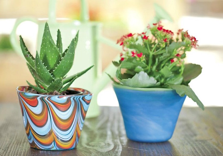 záhradná dekorácia-sklenené-kvetináče-malé-sklenené-farebné-farby