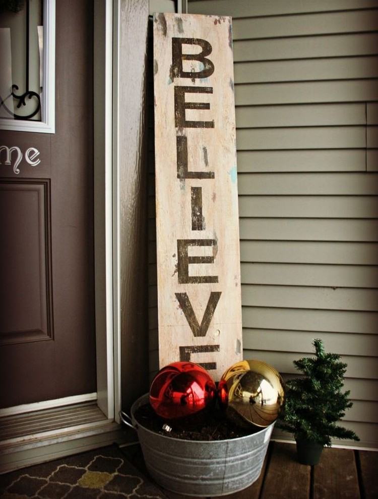 Sklenené gule v plechovom vedre a sign záhradná dekorácia-drevo-vianoce-urob si sám-vchodové dvere-cín-vedro-sklenené gule