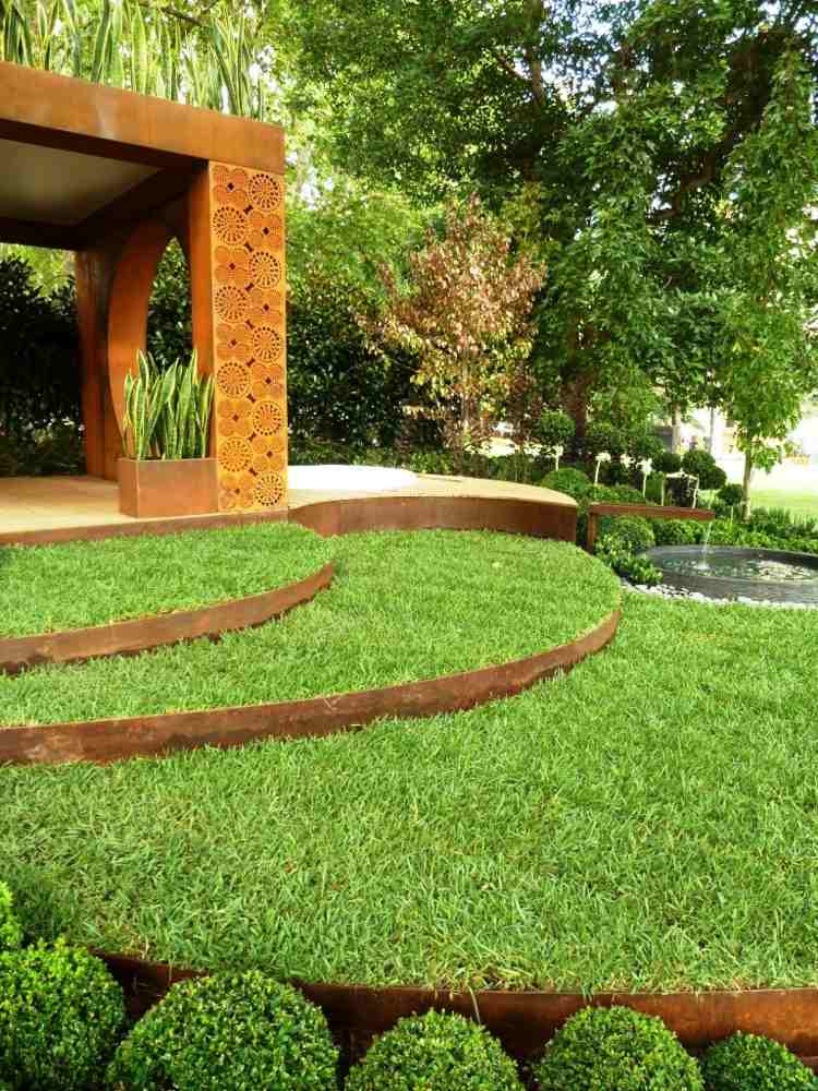 kroky trávnik záhrada hrdza pergola corten buxus