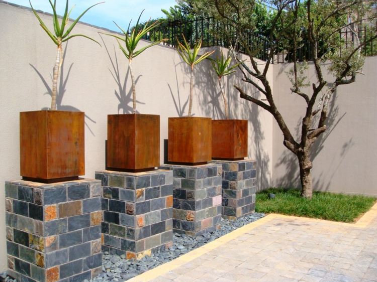 kvetináč nápad podstavec kameň hrdza záhradná dekorácia strom