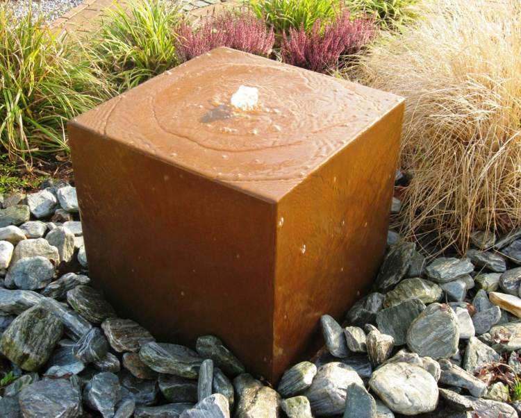 fontánová záhradná dekorácia z hrdzavej vody štrkové kamene graeser