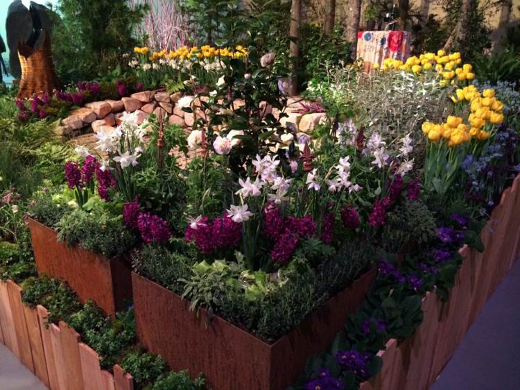 kvetináče corten hrdza záhradná dekorácia kvety pestrofarebný dizajn záhrada