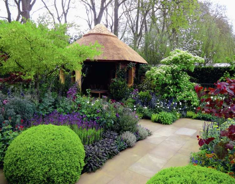 záhradný dizajn 2014 kvety-lily-box-krík-altánok-slamená strecha
