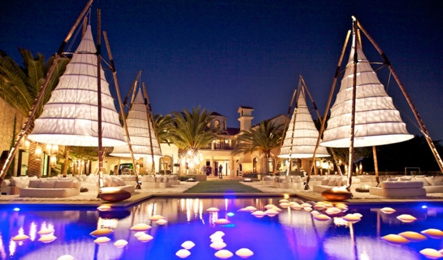 Záhradný nápad-dizajn-z-večierka-plávajúce prvky