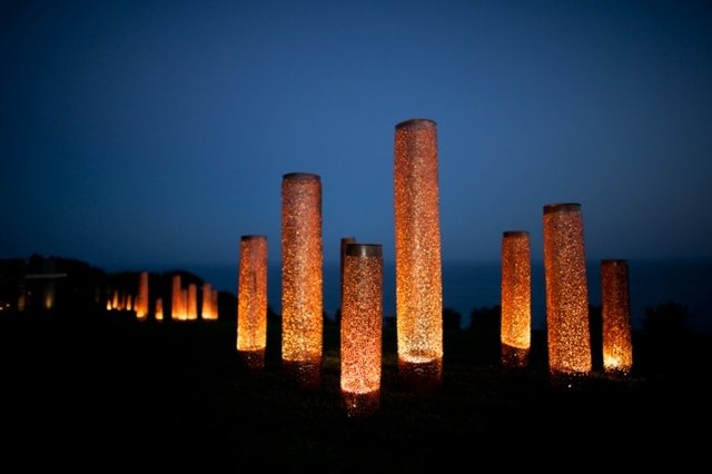 Večerné osvetlenie v záhrade