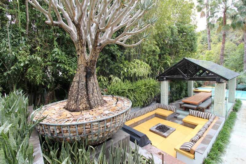 Záhradný dizajn-malé-záhrady-strom-posedenie-moderné