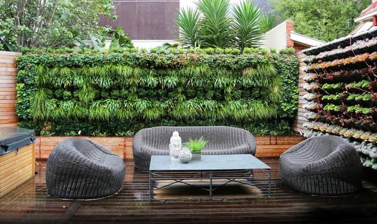 záhradný dizajn-malá-záhrada-ochrana súkromia-vertikálne-vegetačné sedadlá