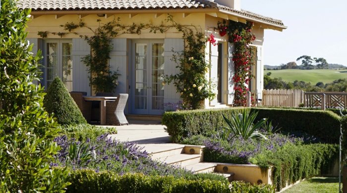 záhradný dizajn nápad september ruže svah schody