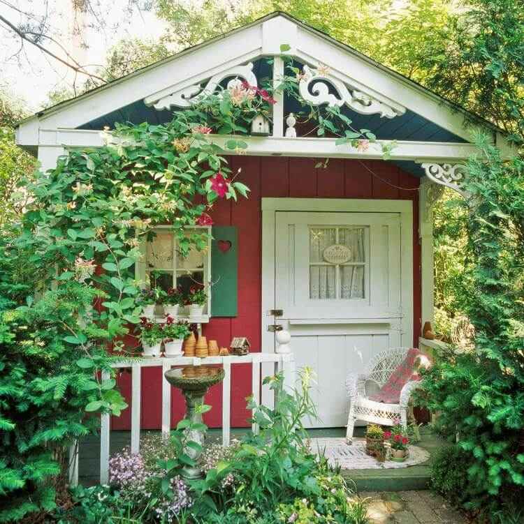 Zasaďte záhradný dom popínavými rastlinami a vymažte nápady