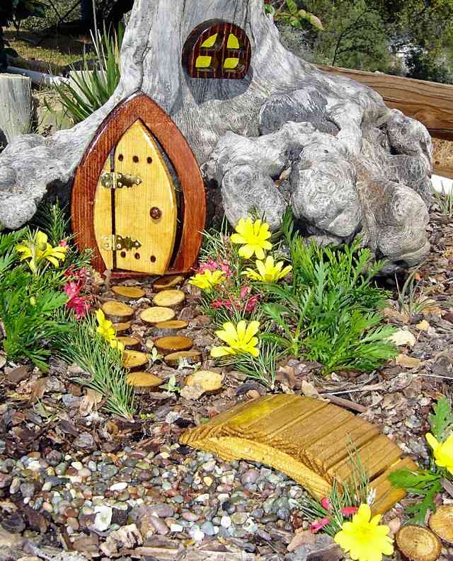 Škriatkovia záhradné víly kmeň stromu malé nápady na dekoráciu