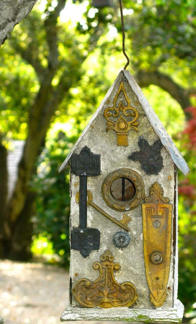 Kľúč k starej záhradnej výzdobe z dreveného plechu