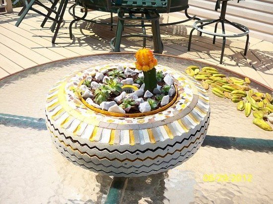 Záhradné nápady s použitými pneumatikami pre autá mini záhradné dekorácie na stôl