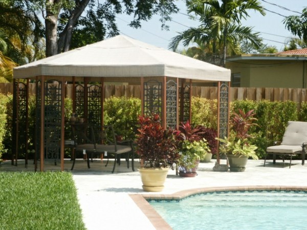 Kovový altánok Relaxačný záhradný nábytok