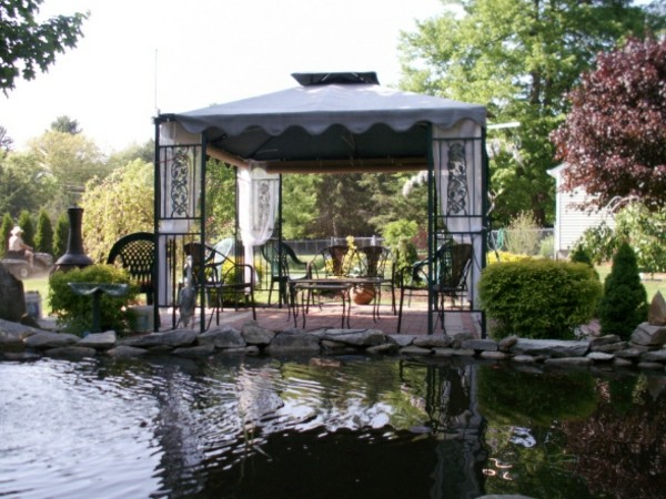 Kovový dizajn altánku