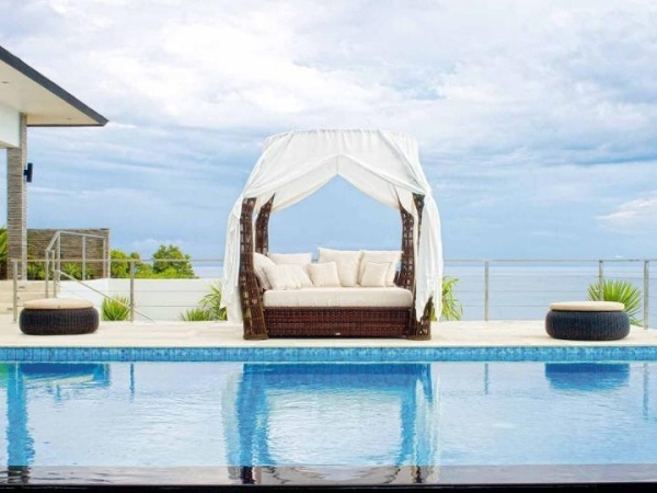 ratanový záhradný nábytok z látkového poťahu na rozkladaciu pohovku Royal Garden