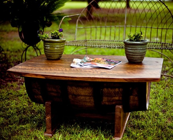 Postavte si svoj vlastný vonkajší konferenčný stolík - sud Zostavte si svoje vlastné nápady na konferenčný stolík vonku - sud