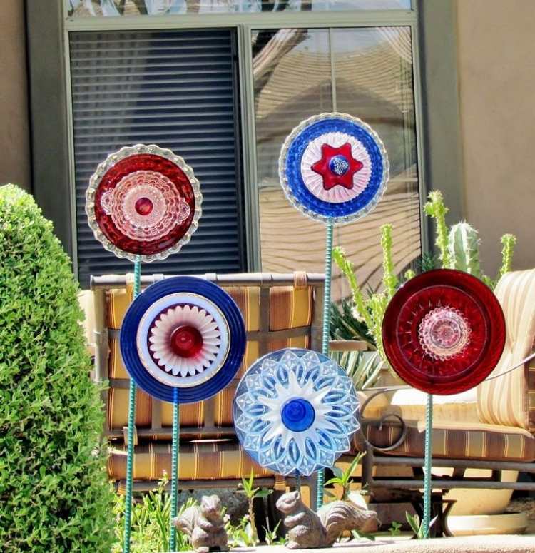 garden-plug-do-it-yourself-glass-plate-bowl-červeno-modro-biela