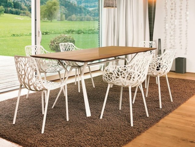 dizajn jednoducho extravagantné dizajnérske stoličky biely koberec