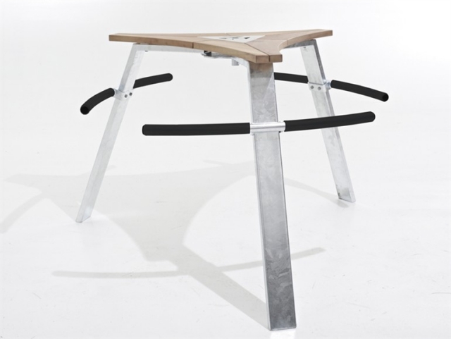 neobvyklý nápad na záhradný stôl chcel, aby pútal každú záhradu