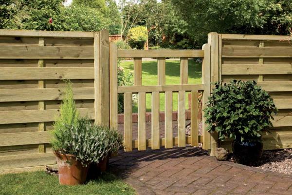 Návod na stavbu záhradná brána drevené drevené lamely široké Návod na stavbu záhradná brána vyrobená z drevených drevených lamiel širokých