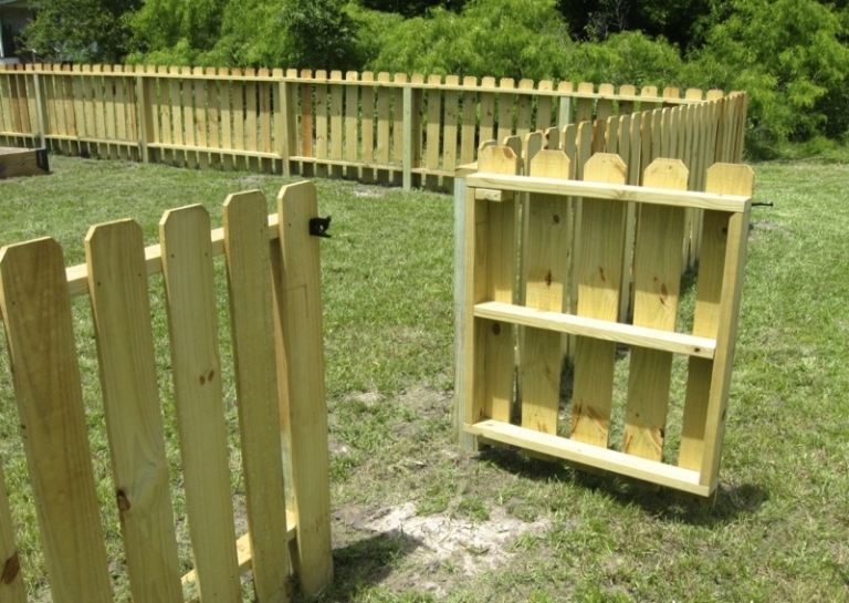 záhradná brána drevený plot postaviť nápady návody