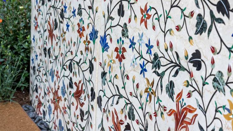 Mozaikový obrázok záhradných kvetinových ozdôb