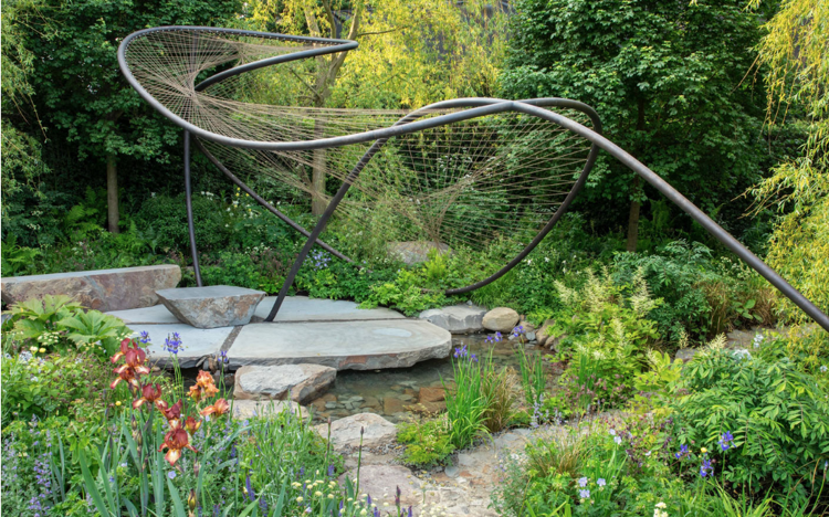 Terasový rybník z prírodného kameňa prírodný vzhľad záhrady