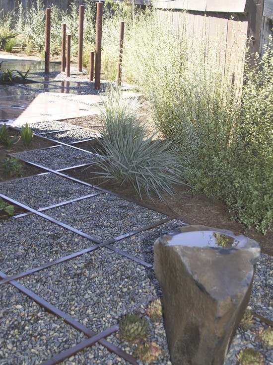 nápady na pokrývanie záhrady dizajn-štrkové chodníky-vytvorte si sami