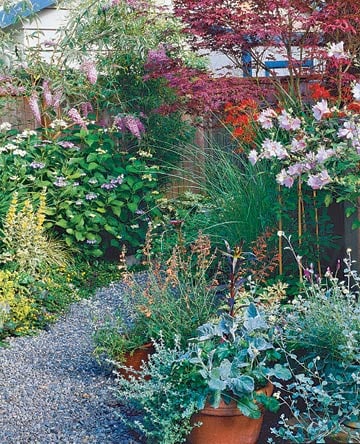 štrková cesta v záhrade rustikálny vzhľad farmárska záhrada