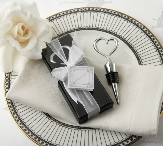 Otvárač na fľaše v tvare srdca svadobnú láskavosť Plán svadobnej priazne v tvare srdca