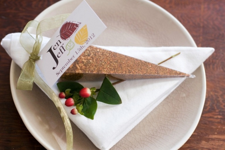 Svadobný dar - rozdajte grilovacie korenie menovka na ozdobu taniera na svadobný dar nápad