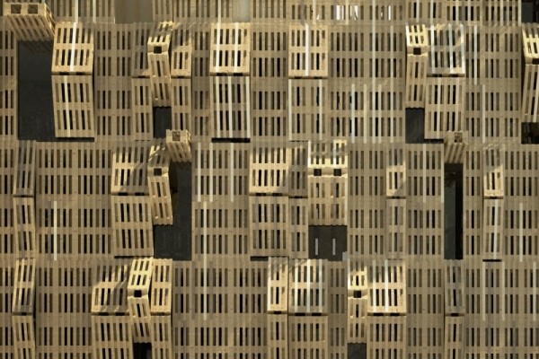 Fasádne prvky spojené-drevené palety